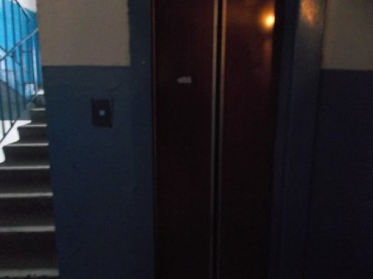 Жители брагинской многоэтажки по несколько раз на день застревают в лифте