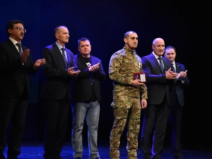 В Орле участнику легендарной операции «Поток» вручили медаль регионального парламента «За самоотверженность и патриотизм»