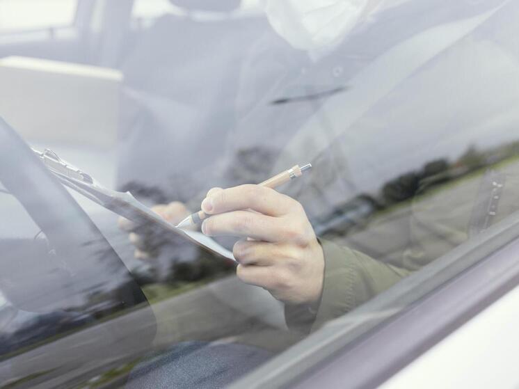 Чем грозит отказ снять тонировку: красноярского водителя арестовали на трое суток