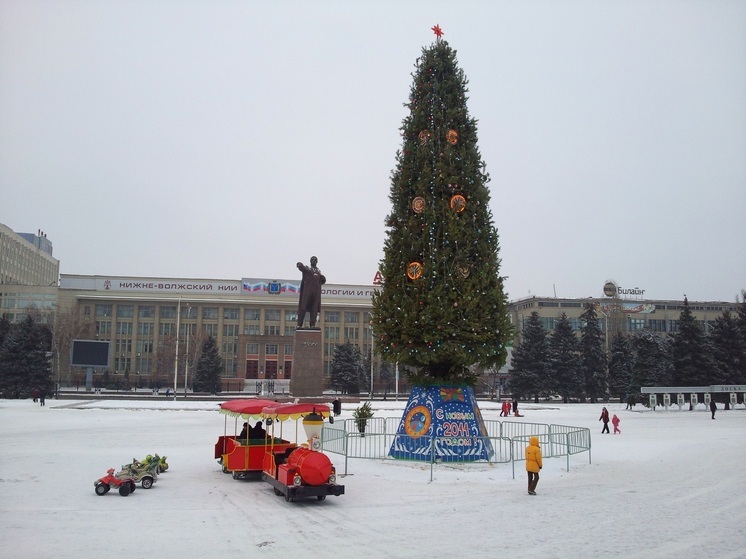 Саратовские художники смогут нарисовать «Ёлку Победы» к 80-летию Великой Победы