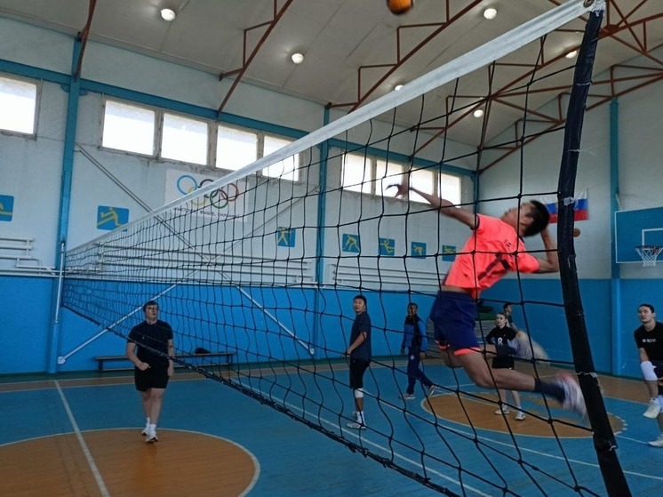 В Калмыкии прошел районный турнир по волейболу
