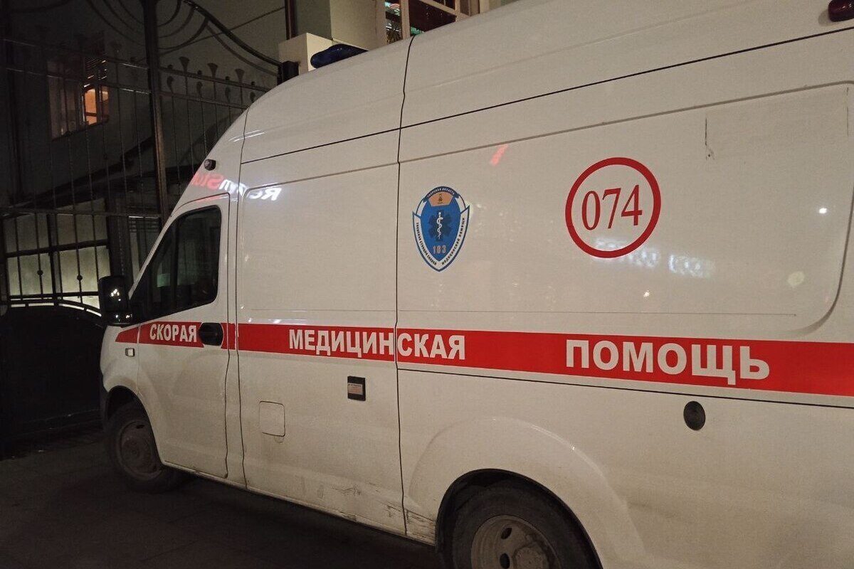 Гражданку Нигерии госпитализировали после падения с пятого этажа