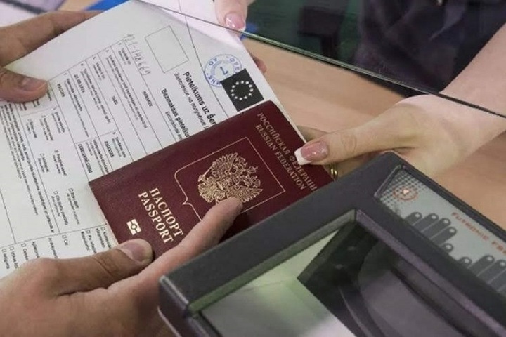 Евросоюз планирует запретить выдачу многократных шенгенских виз для россиян