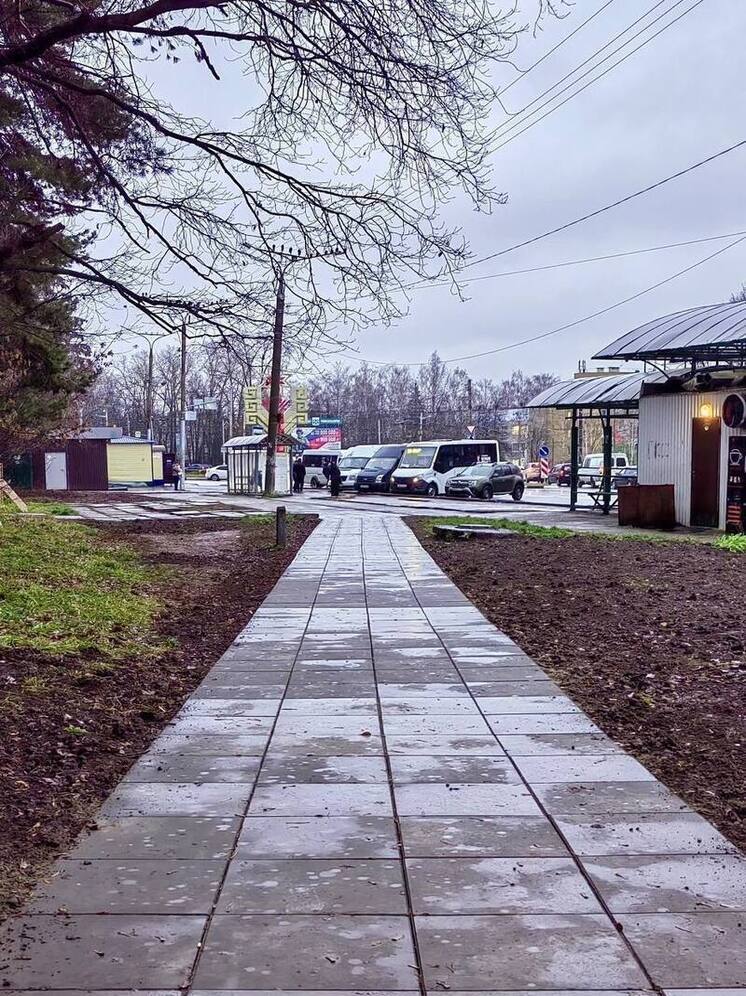 В Чебоксарах обустраивают остановку «Роща» — там появится зал ожидания и туалет