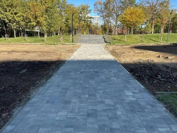 В Краснодаре обустроили тротуар длиной 140 метров между улицей Гассия и Николаевским бульваром