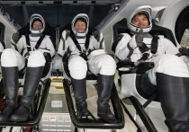 На днях стало известно, что возвращение на Землю китайских тайкунавтов (так называют космонавтов в КНР) отложено после того, как "неизвестный объект" повредил их корабль