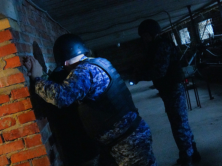 В Пензе задержан молодой человек при попытке срезать батареи в аварийном доме