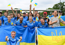 Согласно новому исследованию Федерального института демографических исследований, парадоксальная ситуация складывается вокруг украинских беженцев, проживающих в Германии. Об этом пишет немецкая Süddeutsche Zeitung (статью перевели ИноСМИ). С одной стороны, все больше из украинских беженцев выражают желание остаться в стране на долгосрочной основе, но с другой — стремительно тает число тех, кто чувствует себя в ФРГ желанным гостем. 