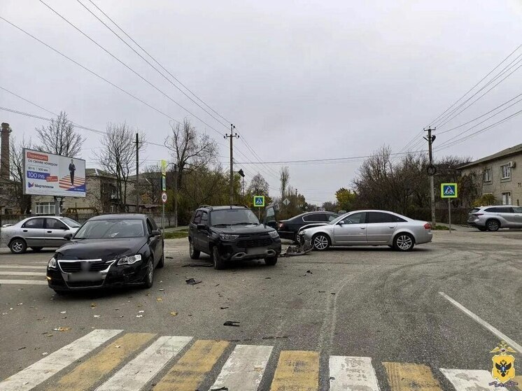 В массовом ДТП в Геническе пострадал человек