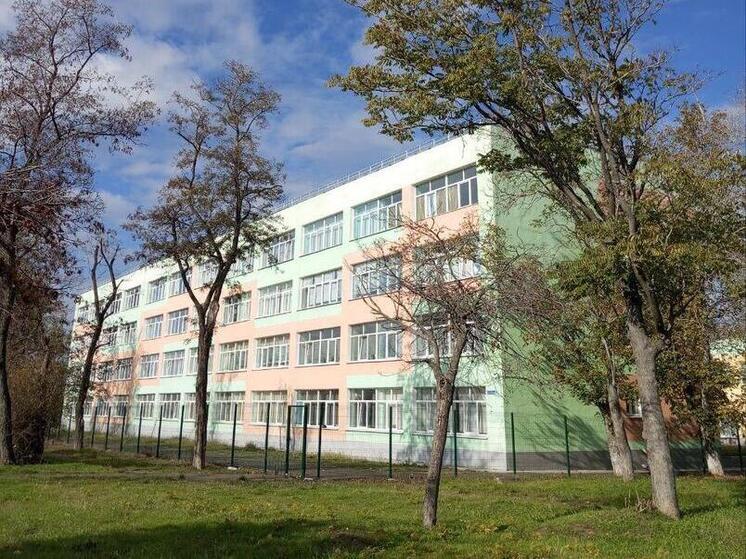 "РосКапСтрой" помог восстановить школу №15 в Мариуполе