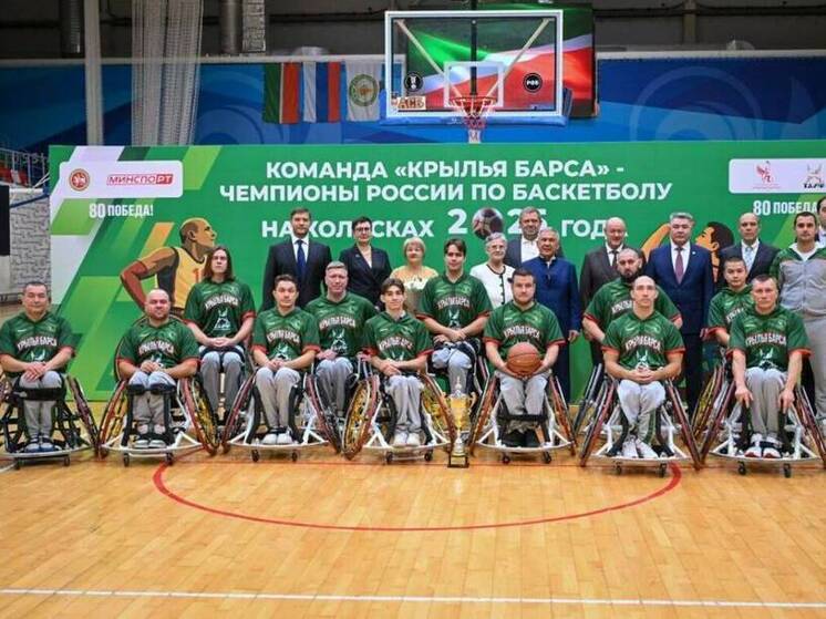 Команду «Крылья Барса» Минниханов поздравил с победой на Чемпионате России