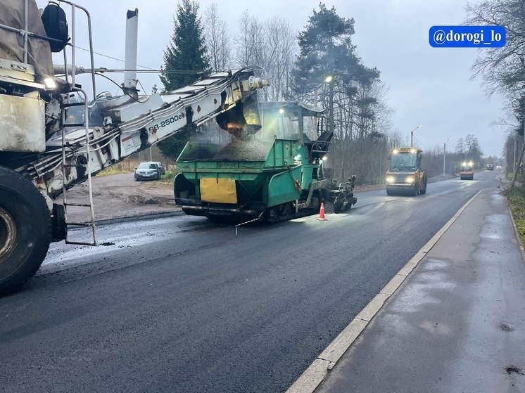 Дорожники уложили новый асфальт на дороге от Кингисеппа в Порхово