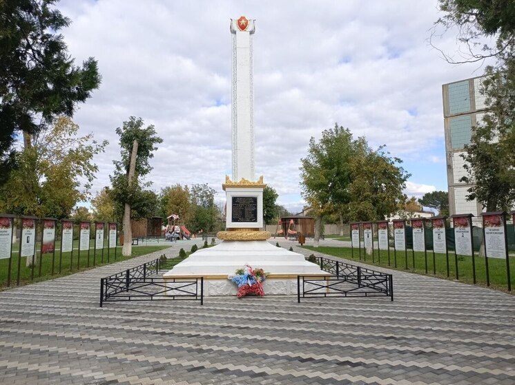 В Сакском районе завершился первый этап патриотического проекта «Память о павших. Сакский район». В рамках инициативы учащиеся местных школ работают над созданием трехсерийного документального фильма, посвященного памятникам и событиям военных лет.