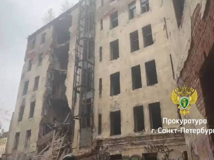 Дом на Розенштейна в Петербурге сильно развалился