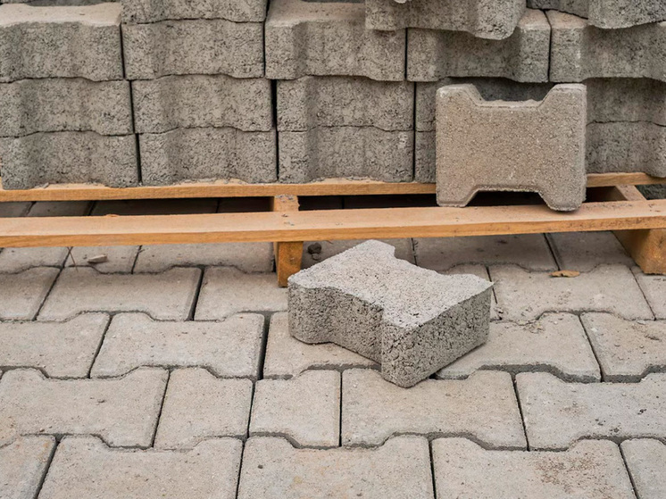 Бетонный блок ставит под угрозу безопасность липецких водителей