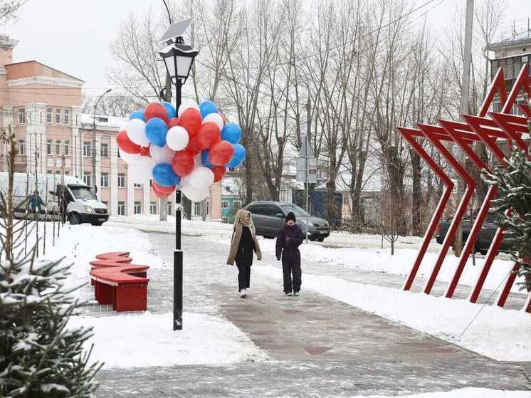 В новом сквере на Лазарева появились лавочки, светильники-музыканты и арт-объект «Звёзды»