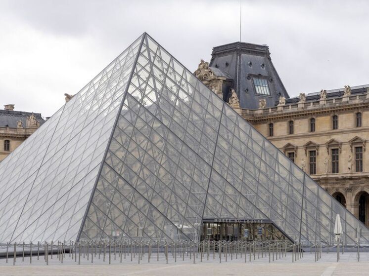 В Лувре после ограбления модернизируют системы безопасности
