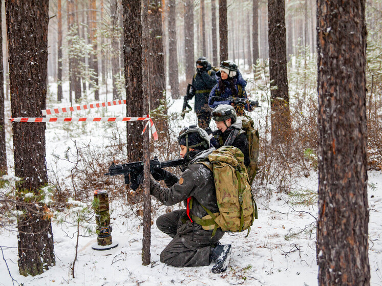 В снегопад в Улан-Удэ провели военную игру «Разведчик»