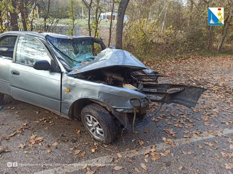 В Севастополе водителя зажало в салоне автомобиля после ДТП