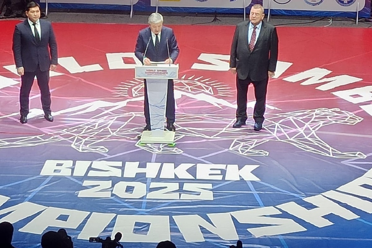 В Бишкеке стартовал чемпионат мира по самбо