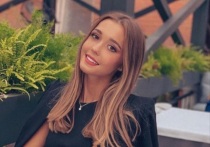 25-летняя российская художественная гимнастка Евгения Леванова поделилась красивыми фотографиями с моря. Пятикратная чемпионка мира прогулялась босиком по пляжу после захода солнца.