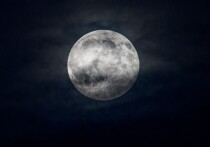  Убывающая Луна в Близнецах создает подвижную, нервную и информационно насыщенную атмосферу. Это день контактов, обмена идеями, быстрых решений и обучения. Однако нехватка эмоциональной глубины и тенденция к разбросанности могут помешать довести дела до конца. Энергии дня лучше направить на сбор информации, коммуникацию и короткие проекты.