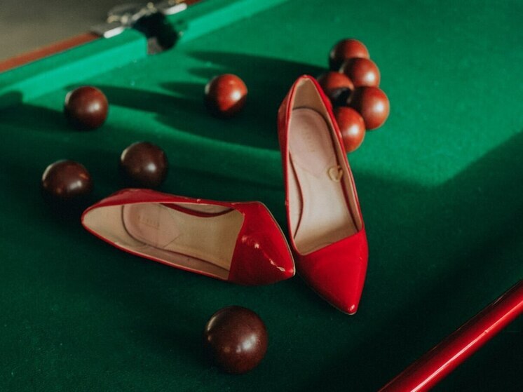 Студенты Петербурга увидели на сайте архитектурного колледжа рекламу вебкама