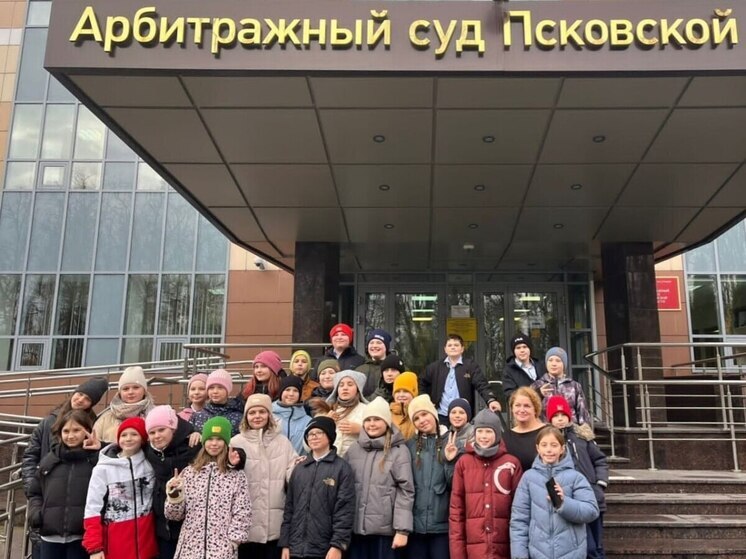 Юные правоведы из школы №2 познакомились с Конвенцией о правах ребенка в Арбитражном суде