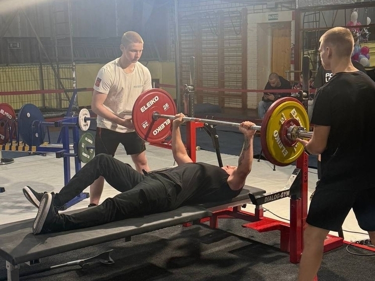В Мурманске определили сильнейших пауэрлифтеров с поражением ОДА