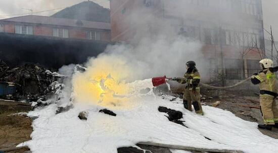 В Дагестане частный вертолет упал на дом
