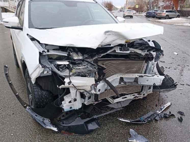 В Кургане в ДТП пострадали водители Lada Granta и Jetour X70