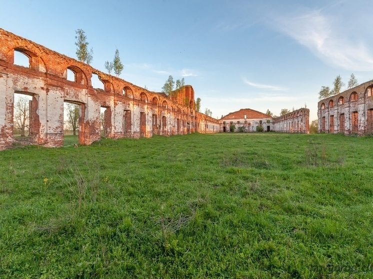 В Чудовском округе поставили на кадастровый учет казармы XIX века