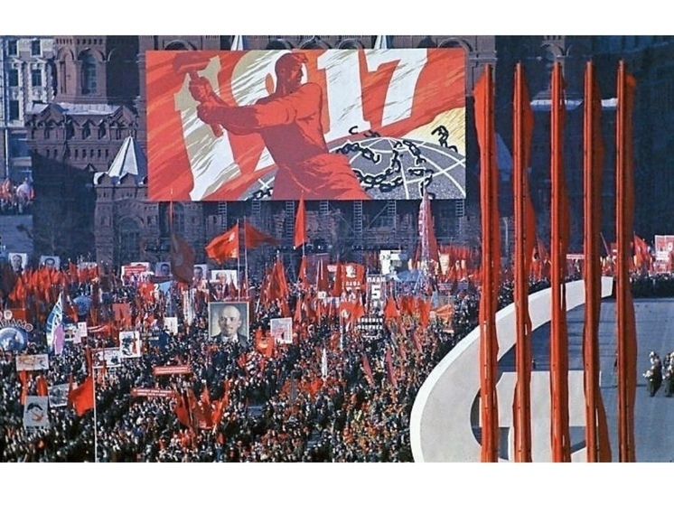 Евгений Балицкий поздравил запорожцев с Днем Октябрьской революции