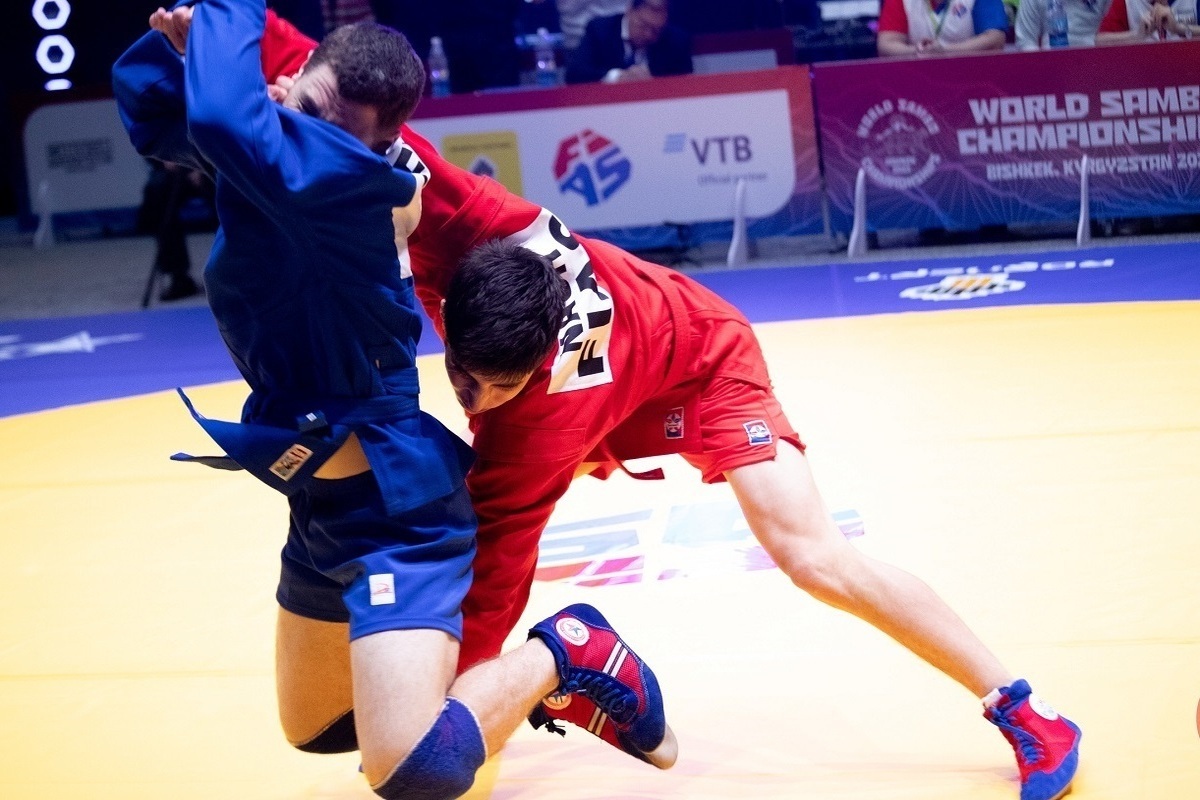 Российские самбисты выиграли 9 золотых медалей в первый день ЧМ в Бишкеке