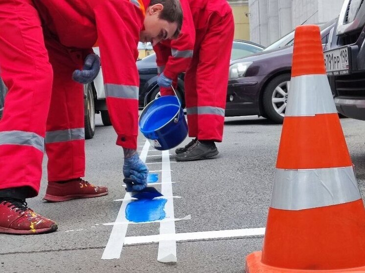 На мурманские дороги нанесут более износостойкую разметку из холодного пластика