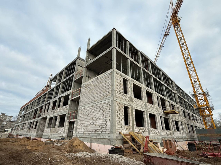 В Перми и Нытве строители завершают возведение каркасов школ