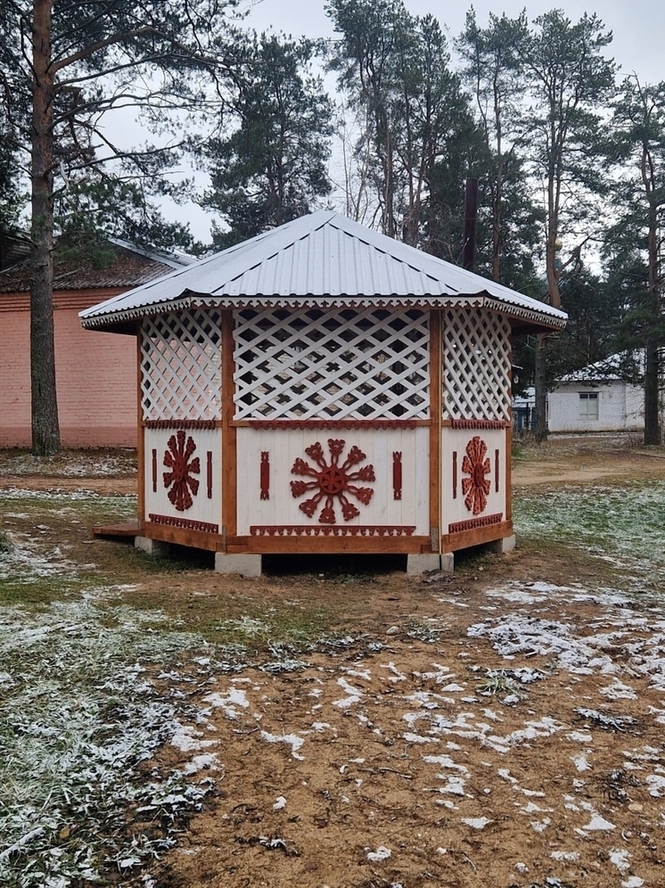 В деревне Козловская открыли арт-объекта «Беседка для отдыха»