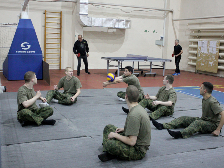 В Орле для ветеранов СВО стартовали тренировки по волейболу сидя