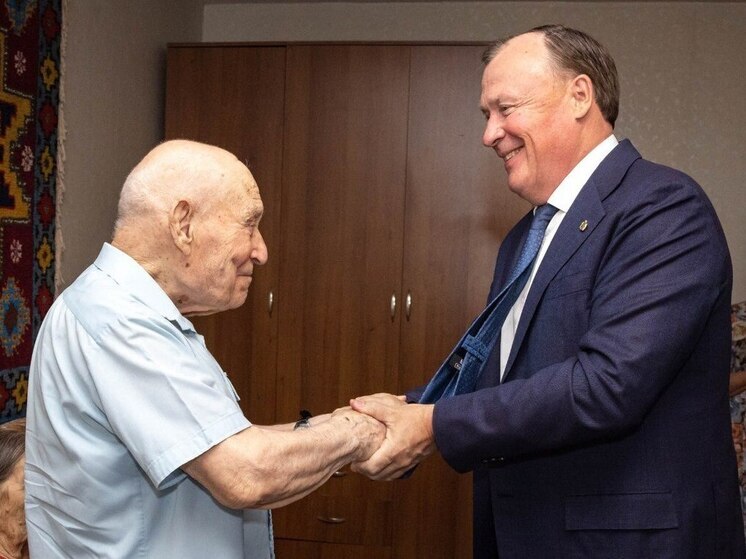 101-летнего ветерана-фронтовика поздравил глава Екатеринбурга