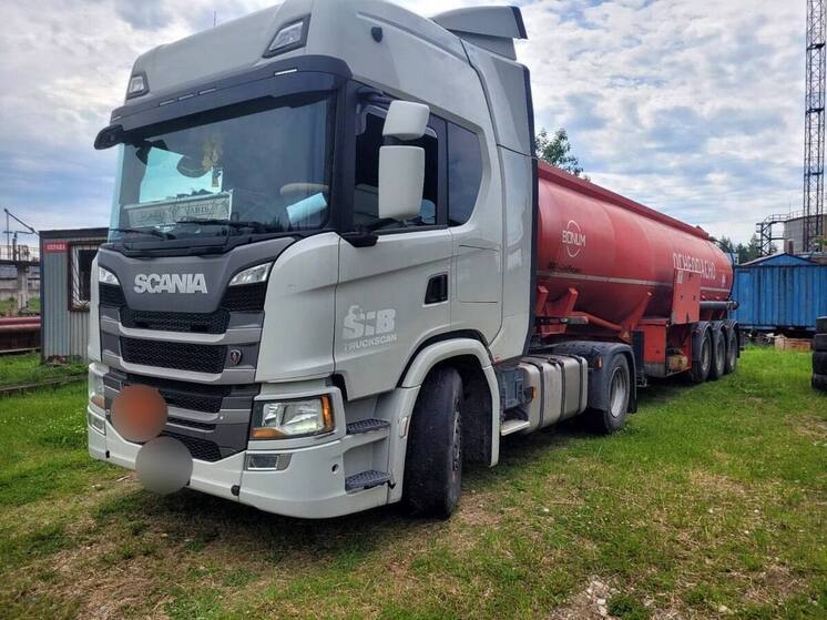 В Ленобласти осудили водителей за хищение топлива из морского порта Усть-Луга