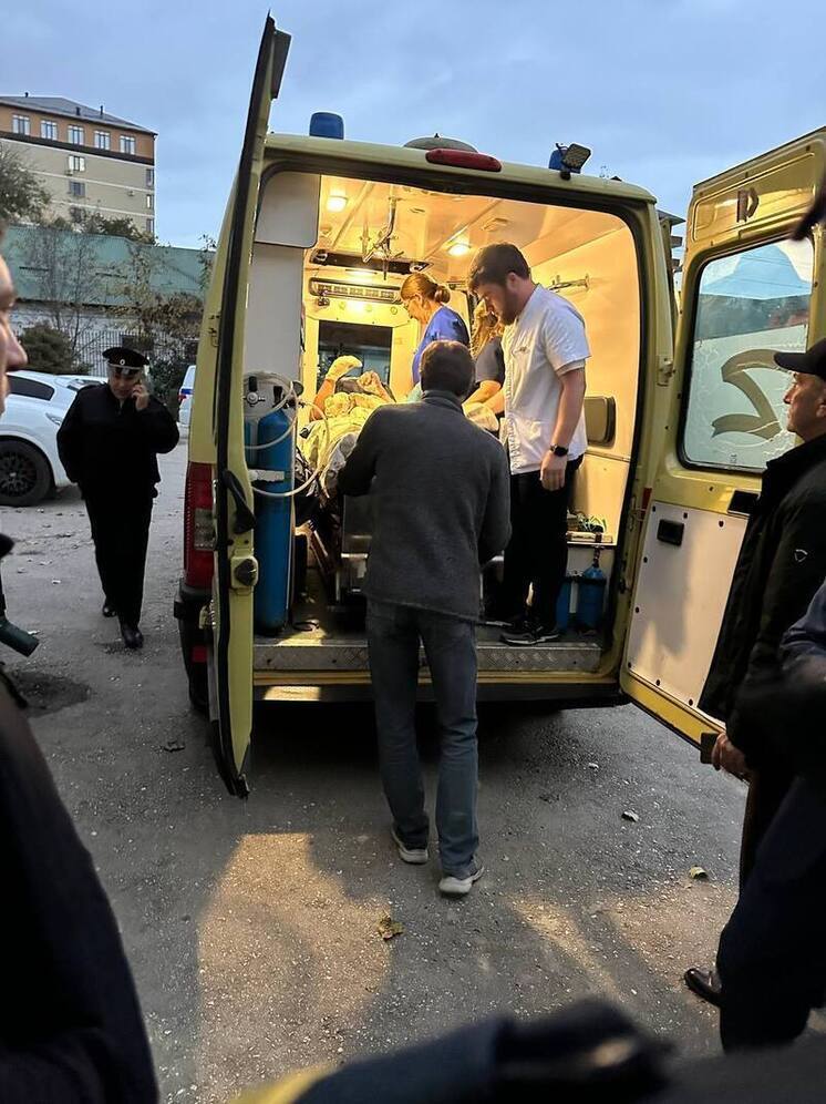 Двоих раненых при крушении вертолета доставили в ожоговый центр в Махачкале