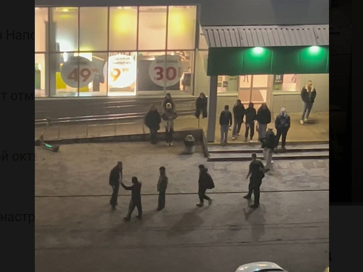 В Ярославле продавщица магазина спасла прохожего от толпы подростков