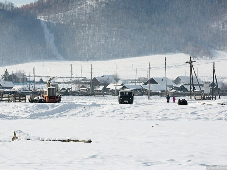 Почти 100 машин чистят дороги Забайкалья от снега