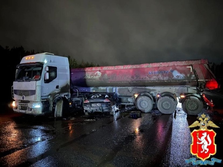 Смертельное столкновение Mitsubishi с грузовиком произошло на ЕКАД