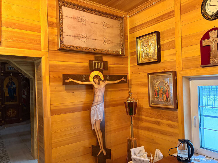 Митрополит Иосиф подарил храму на Верхней Березовке старинные  иконы