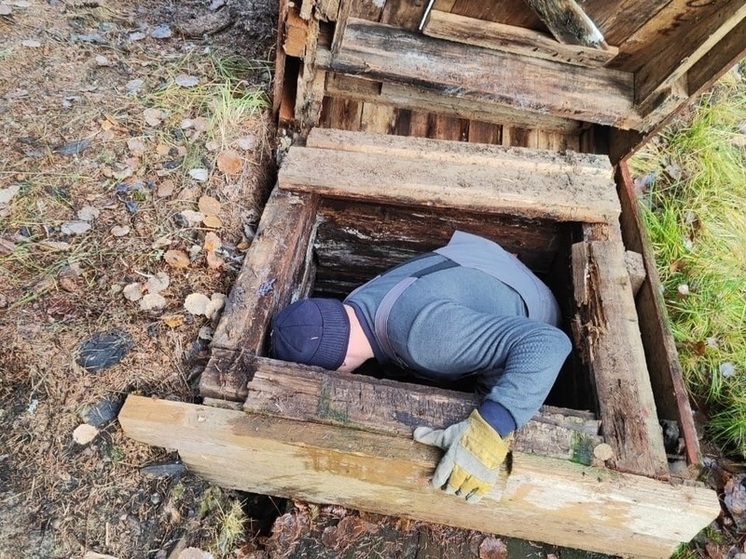 Пожарные восстановили старый колодец в поселке Карелии