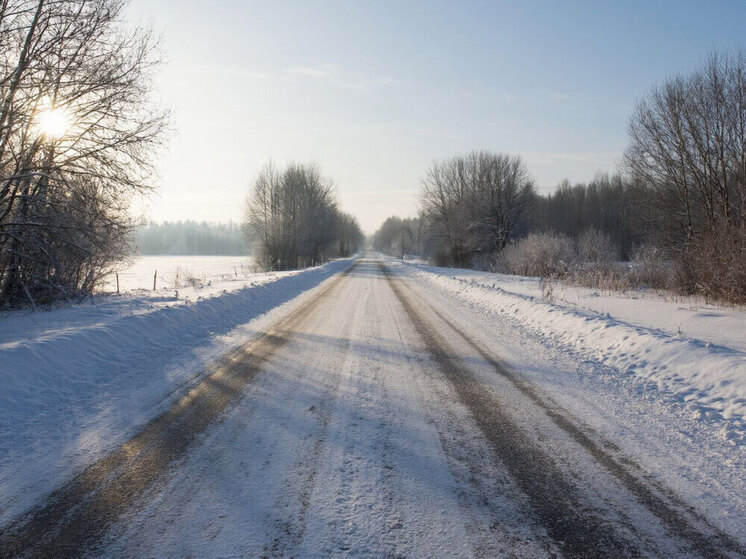 В западной части Югры из‑за гололёда ограничили скорость на дорогах