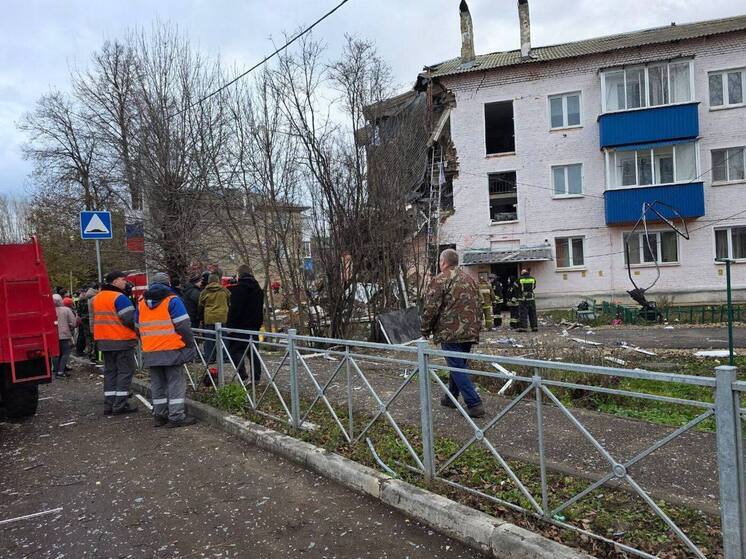 В поселке Куркино Тульской области сегодня утром произошел взрыв бытового газа в многоквартирном доме, в результате которого обрушилась торцевая стена и перекрытия