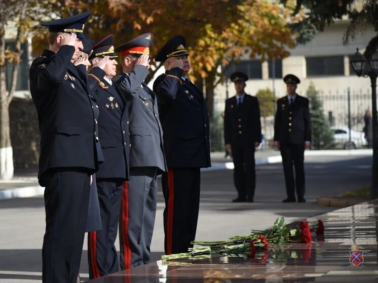Волгоградские полицейские почтили память погибших при исполнении коллег