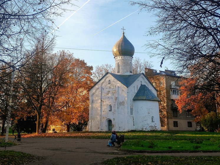 В Великом Новгороде начали опрос о развитии сквера у церкви Двенадцати Апостолов